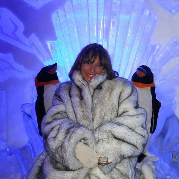 Meet your Posher, Joann - Picture 1 of 1